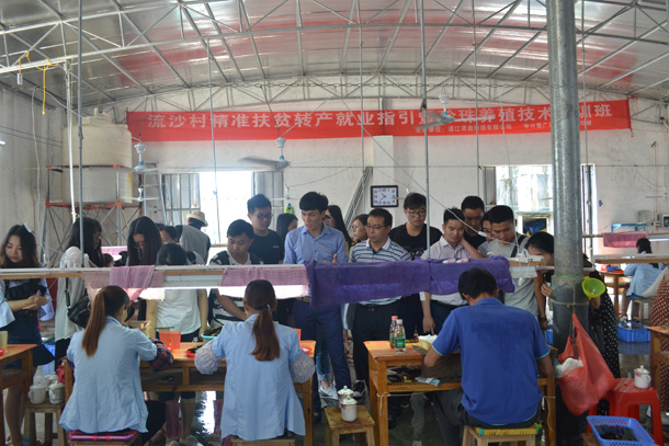 管理学院研究生前往雷州开展精准扶贫专题调研1.JPG 管理学院研究生前往雷州开展精准扶贫专题调研1.JPG